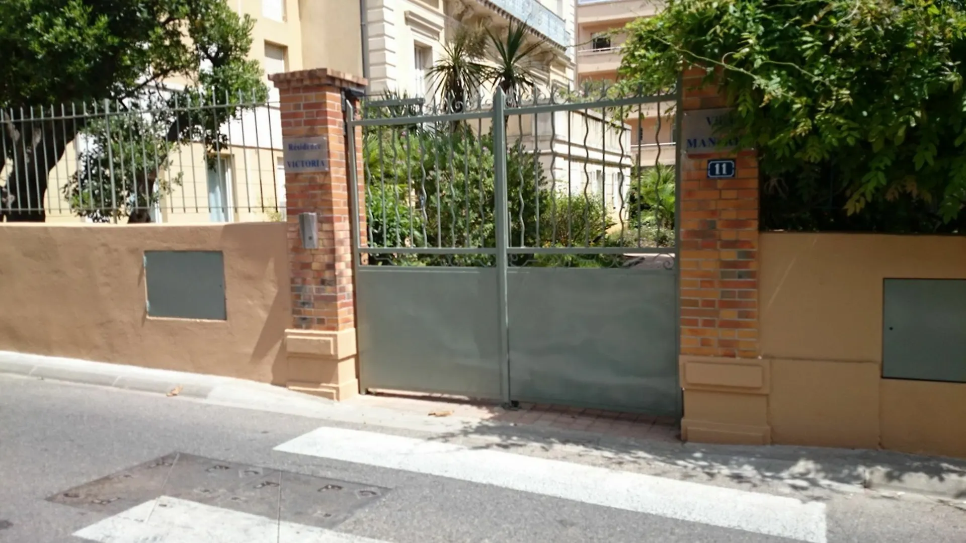 Apartment With One Room In Hyeres, With Wonderful City View, Enclosed
